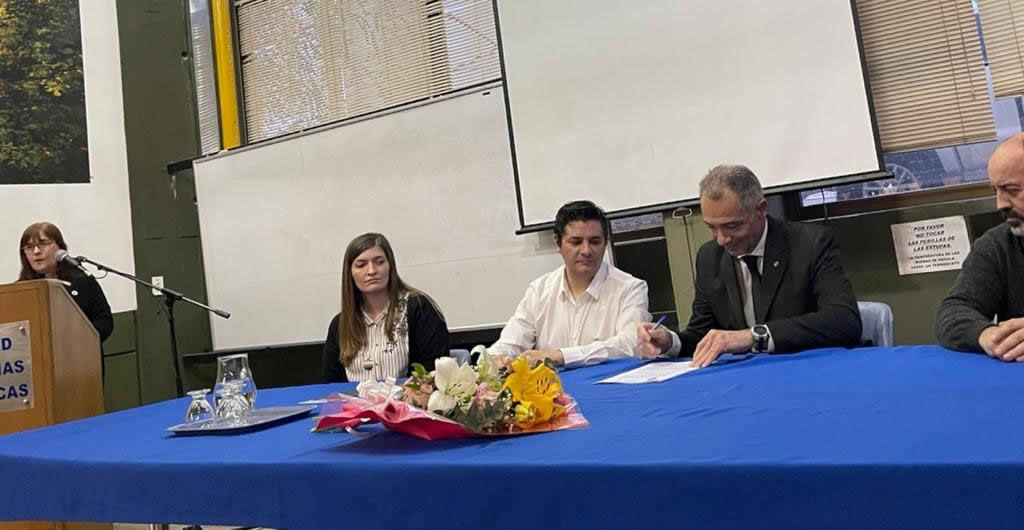 FIRMA DE CONVENIO CON LA UNIVERSIDAD NACIONAL DE LA PATAGONIA SAN JUAN BOSCO